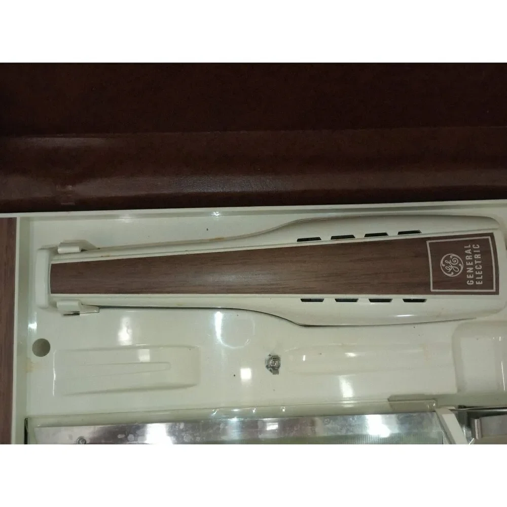 Vintage general electric, G.E electric carving knife in case. Tested, works